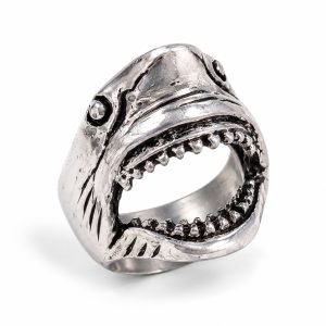 093 silver-tone-open-mouth-shark-ring Textured silver-tone shark head ring with an open mouth and sculpted teeth on a white background